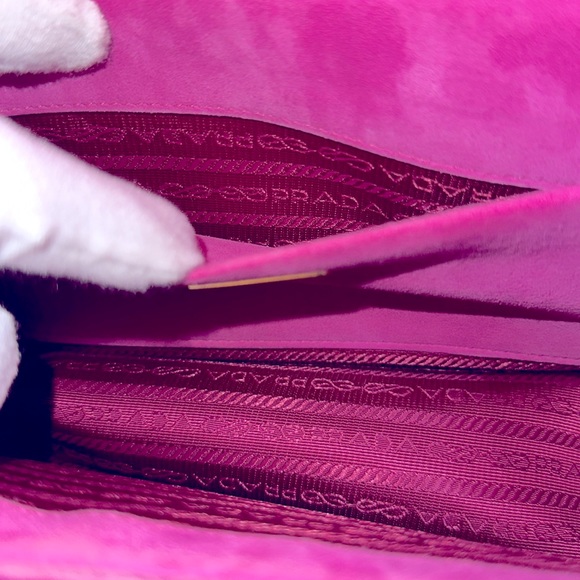 🔥SOLD🔥Prada Trompe L’oeil Velvet Cahir Bag -Fuchsia WITH ENTRUPY COA! - Picture 9 of 13